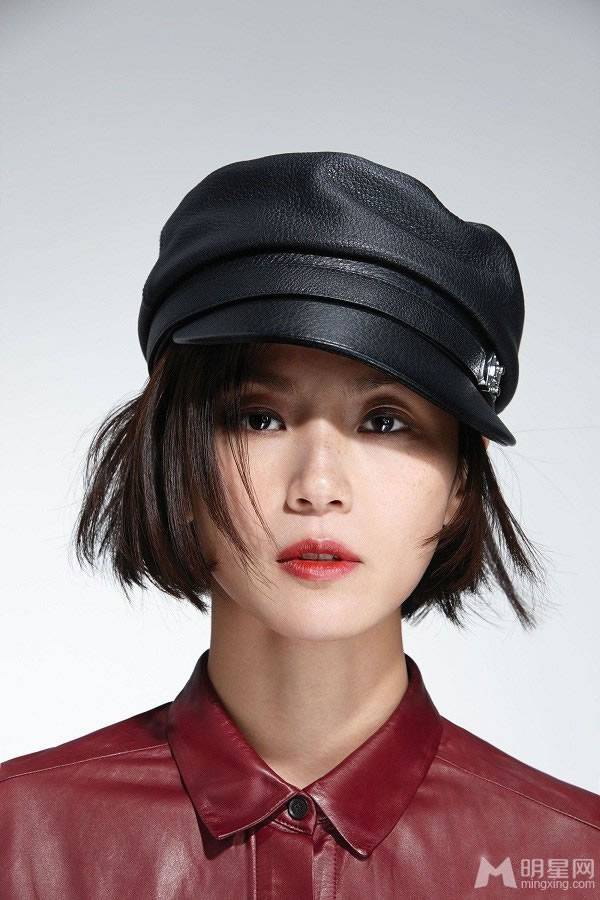 中国香港女明星何韵诗侧漏半乳 玩转另类性感