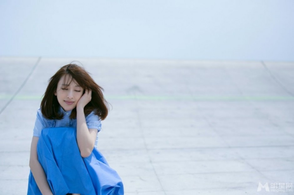大陆女演员张俪清新脱俗写真照