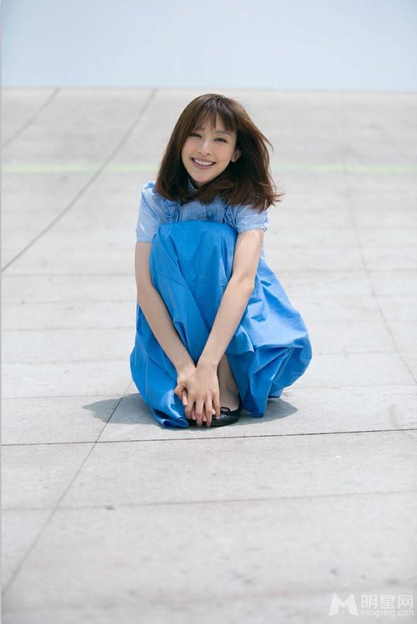 大陆女演员张俪清新脱俗写真照