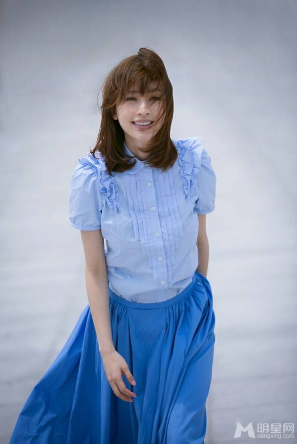 大陆女演员张俪清新脱俗写真照