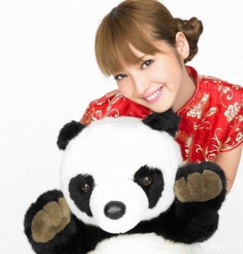 佐佐木希性感图片 红色旗袍秀