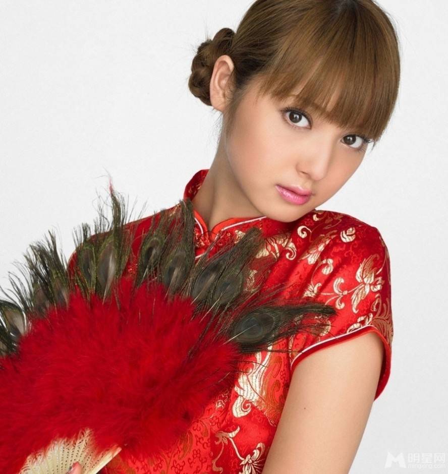 佐佐木希性感图片 红色旗袍秀