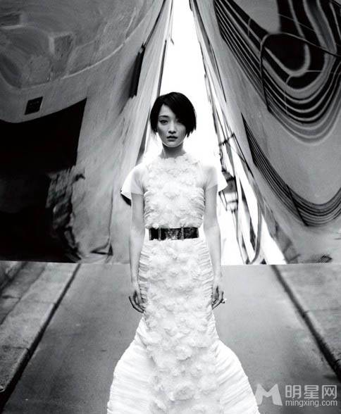 中国内地明星周迅尽显高贵优雅写真照