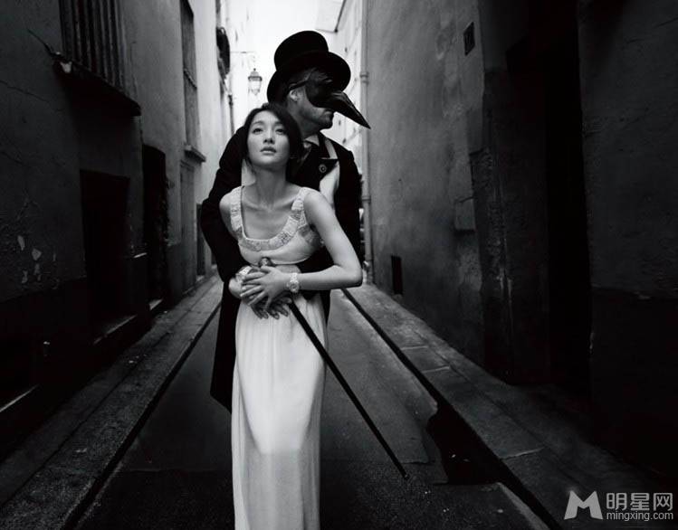 中国内地明星周迅尽显高贵优雅写真照
