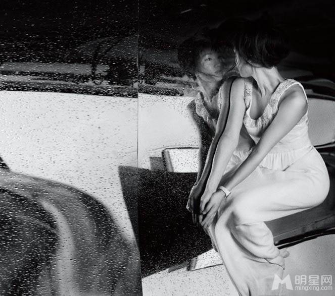 中国内地明星周迅尽显高贵优雅写真照