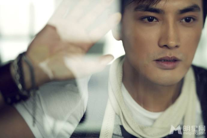 刘晓虎彰显时尚帅气型男写真