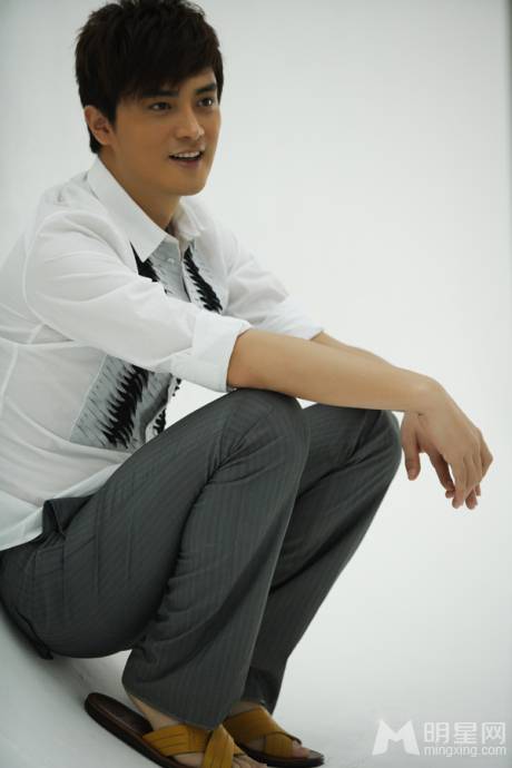 刘晓虎彰显时尚帅气型男写真