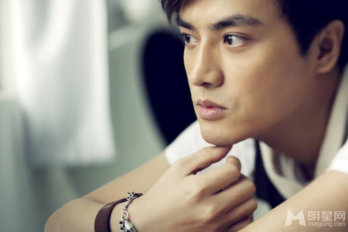 刘晓虎彰显时尚帅气型男写真