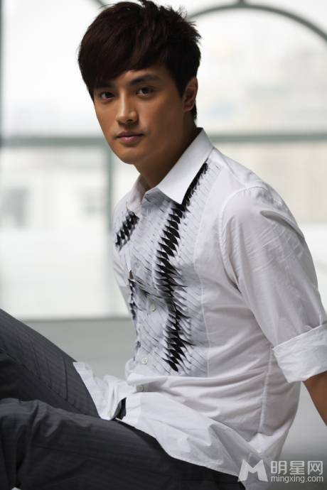 刘晓虎彰显时尚帅气型男写真