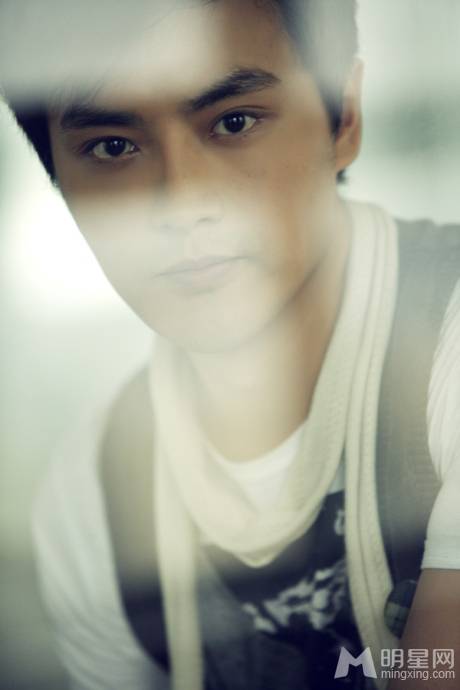 刘晓虎彰显时尚帅气型男写真