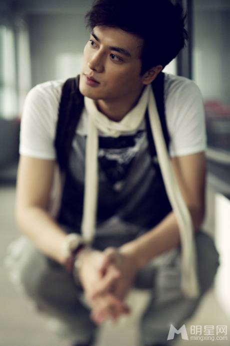 刘晓虎彰显时尚帅气型男写真