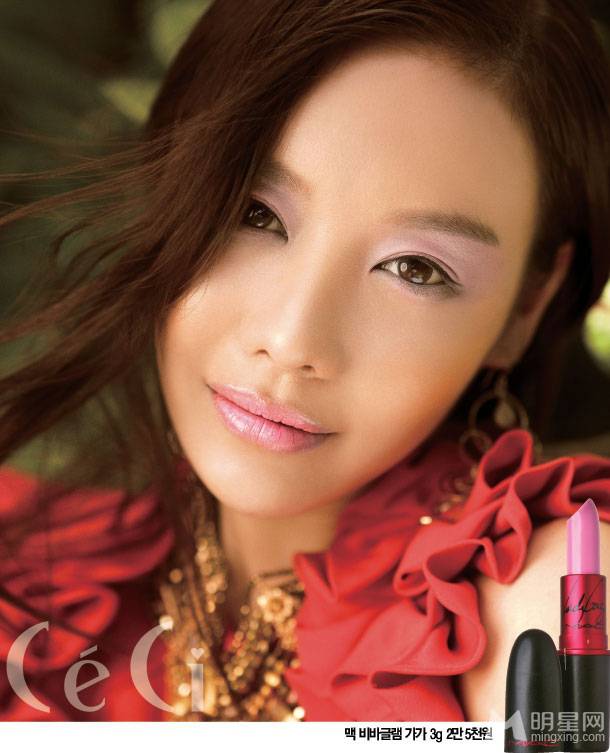 韩国时尚女星金雅中靓丽杂志照