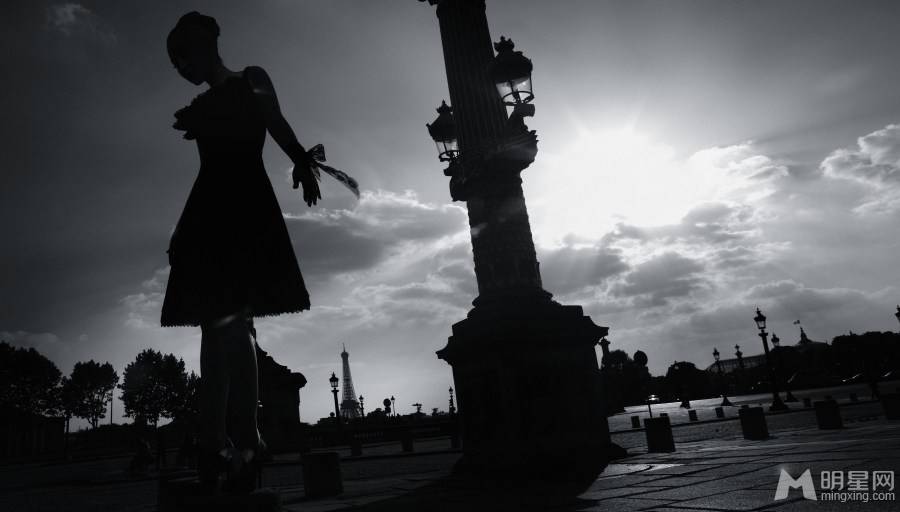 许晴性感写真曝光 尽显哥特式气质