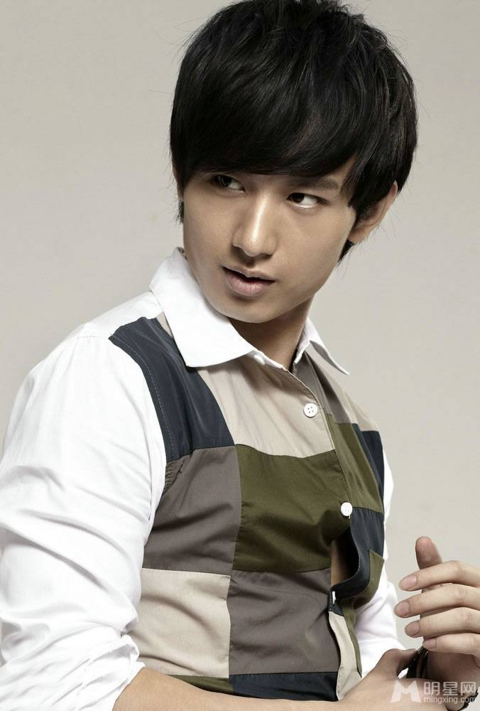 成毅尽显时尚潮男图片