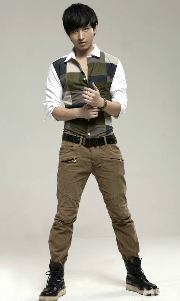 成毅尽显时尚潮男图片