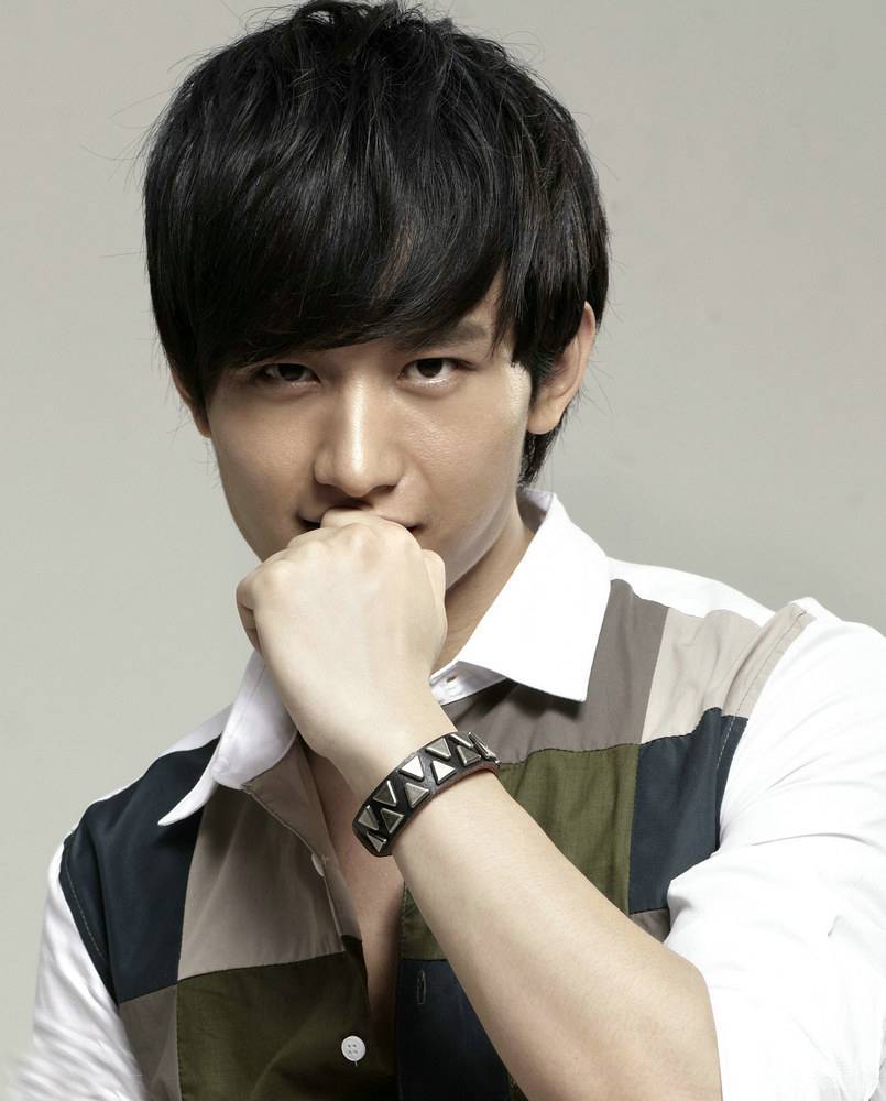 成毅尽显时尚潮男图片