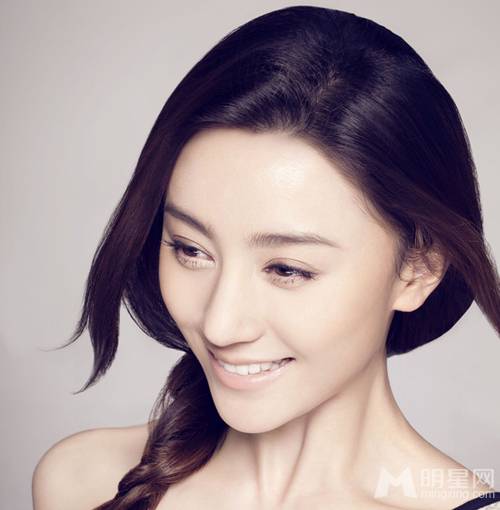 内地影视女演员周庭伊甜美迷人写真照