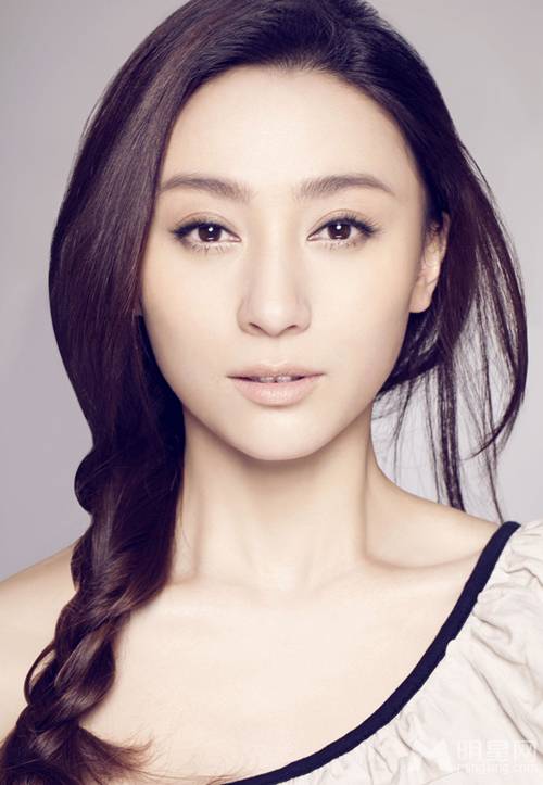 内地影视女演员周庭伊甜美迷人写真照