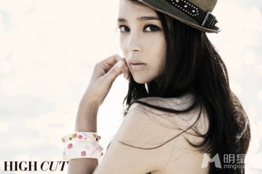 韩国漂亮女明星朴诗妍性感写真