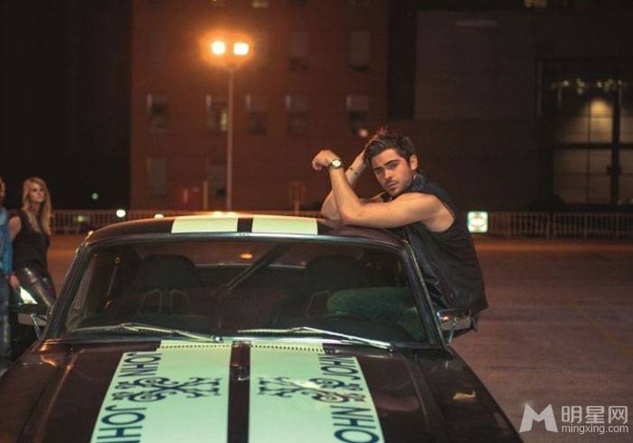 著名美国男演员扎克·埃夫隆尽显男人风范