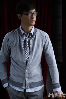 刘晓虎商务休闲装搭配亲和力爆表