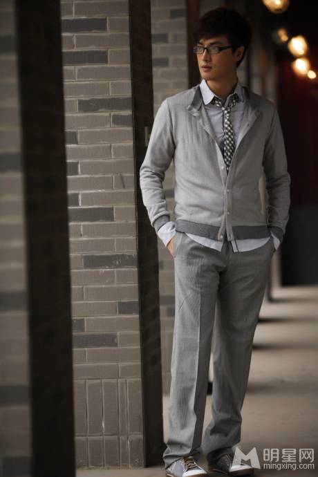 刘晓虎商务休闲装搭配亲和力爆表