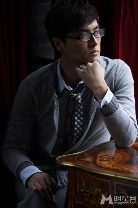 刘晓虎商务休闲装搭配亲和力爆表