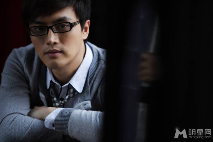 刘晓虎商务休闲装搭配亲和力爆表