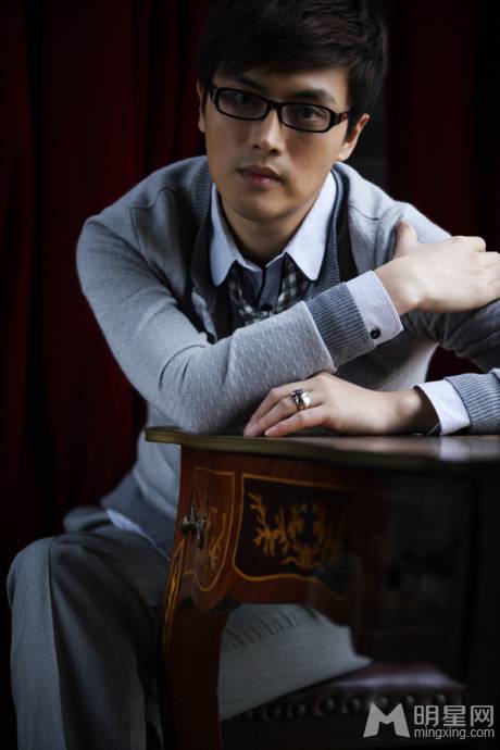 刘晓虎商务休闲装搭配亲和力爆表