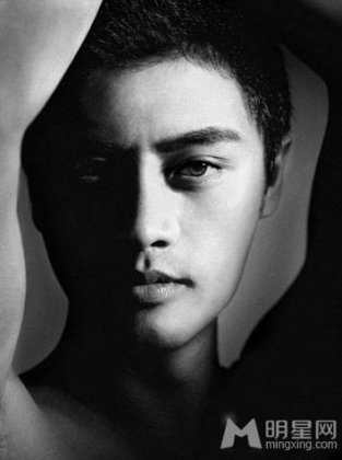 中国演员刘晓虎早期稚嫩写真曝光