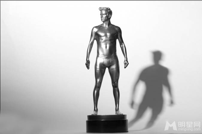 贝克汉姆大秀霸气纹身图片