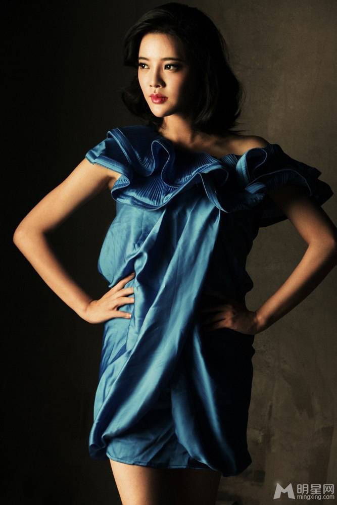 中国美女演员张璇复古写真照