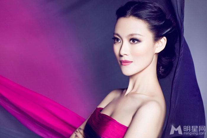 中国民谣女歌手常思思优雅干练写真照