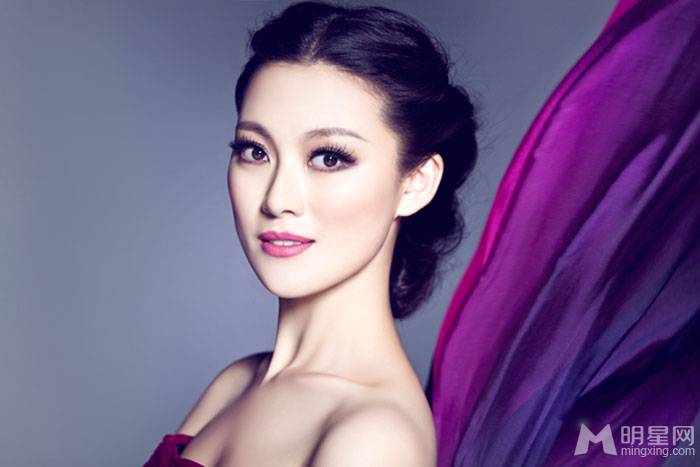 中国民谣女歌手常思思优雅干练写真照