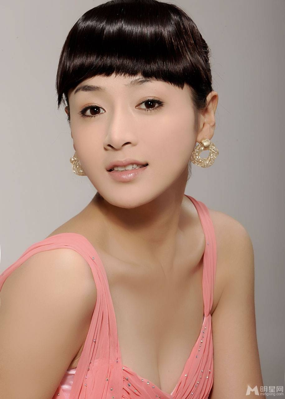 中国内地女演员图片 何彦霓清凉一夏