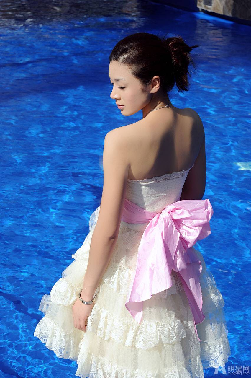 中国内地女演员图片 何彦霓清凉一夏