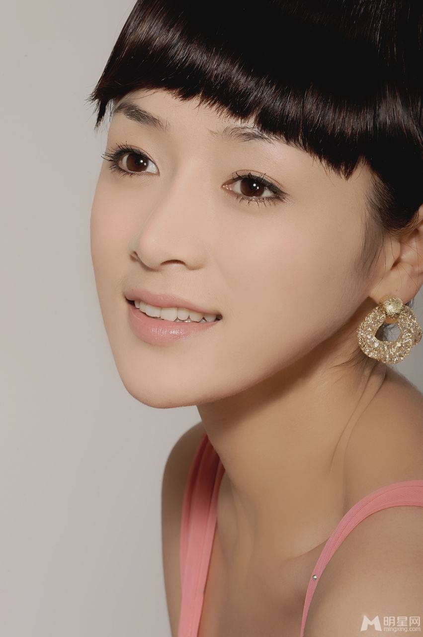 中国内地女演员图片 何彦霓清凉一夏