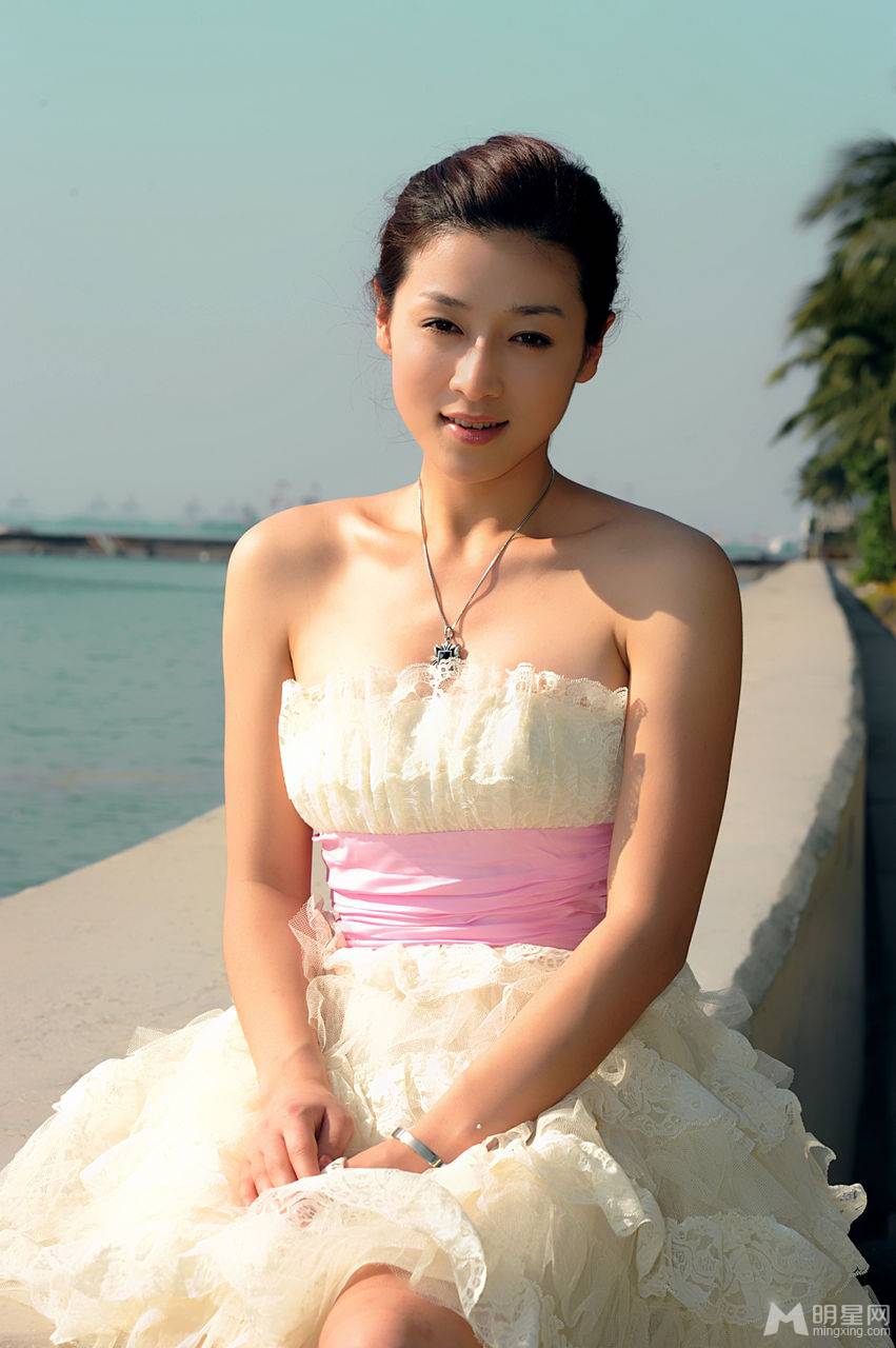 中国内地女演员图片 何彦霓清凉一夏