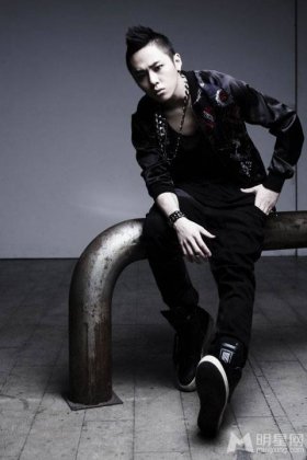 李起光冬季时尚男装搭配 帅气逼人