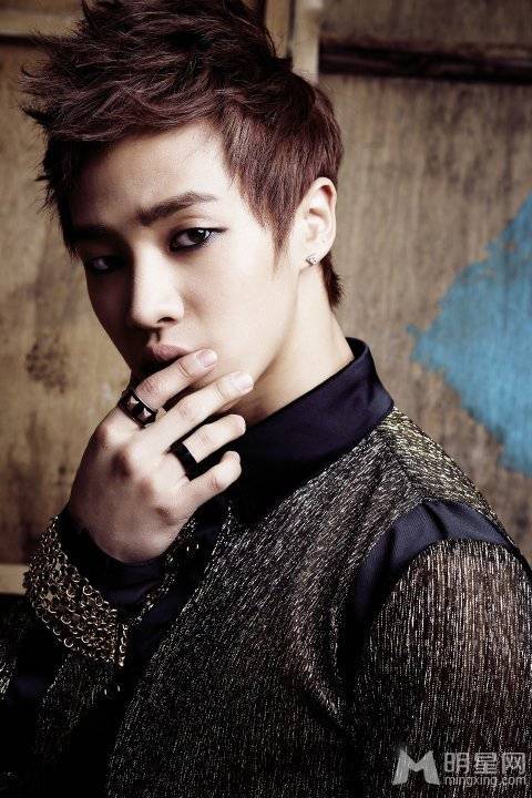 李起光冬季时尚男装搭配 帅气逼人