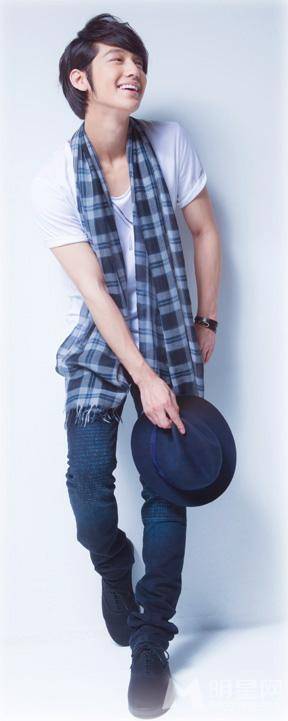 韩国帅气男演员金范彰显阳光暖男形象