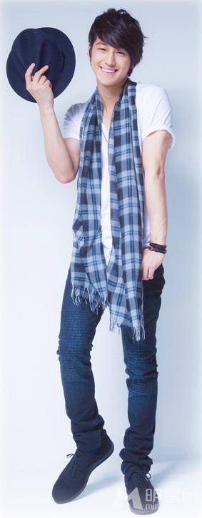 韩国帅气男演员金范彰显阳光暖男形象