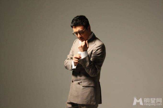 韩国影视男明星金承佑尽显男性魅力