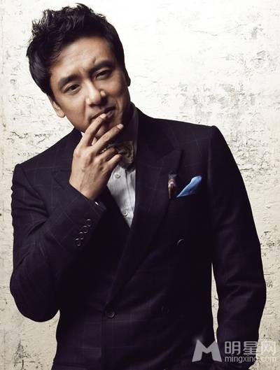韩国影视男明星金承佑尽显男性魅力