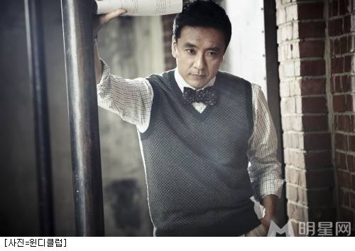 韩国影视男明星金承佑尽显男性魅力