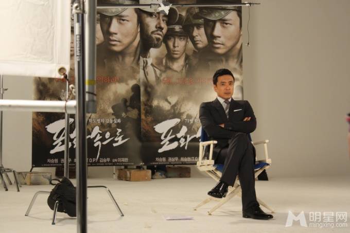 韩国影视男明星金承佑尽显男性魅力