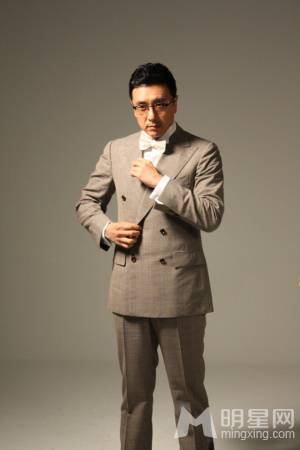 韩国影视男明星金承佑尽显男性魅力