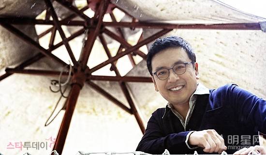 韩国大叔明星金承佑展现成熟男人魅力