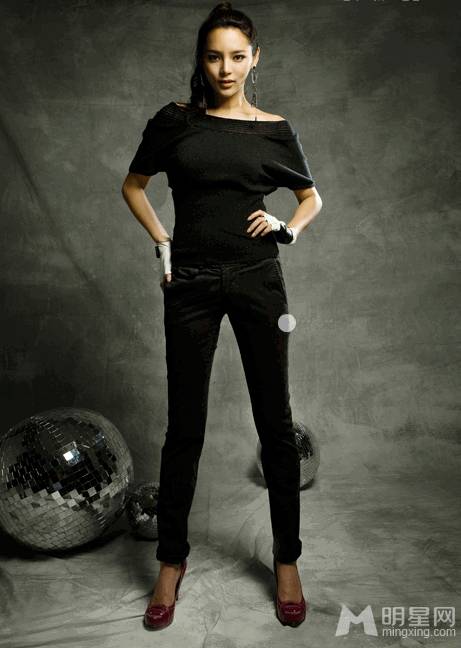 朴诗妍时尚牛仔裤服饰秀长腿