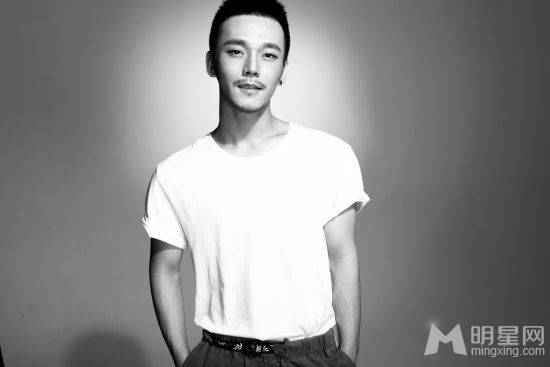 张欣浩尽显时尚潮男图片